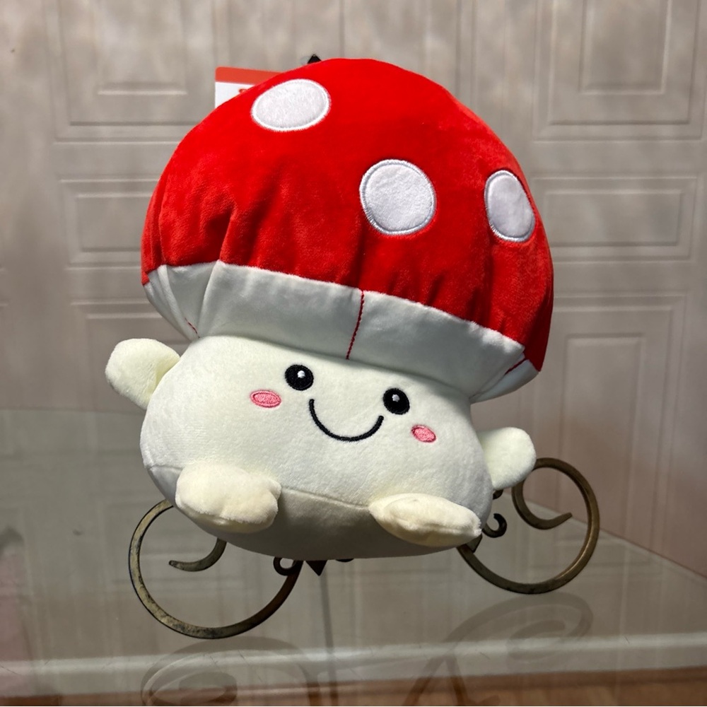 SMOOCHY PALS Mushroom  Soft Large Plushy Plush 9” Brand & Squeaker Clink…